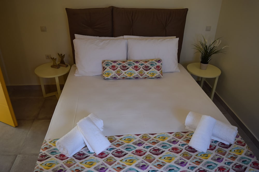 THREE STARS BEACH HOTEL 29/60