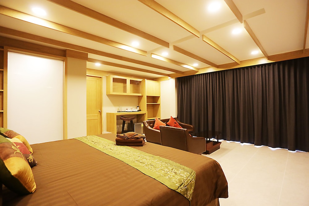 CONNECTING, FAMILY SUITE