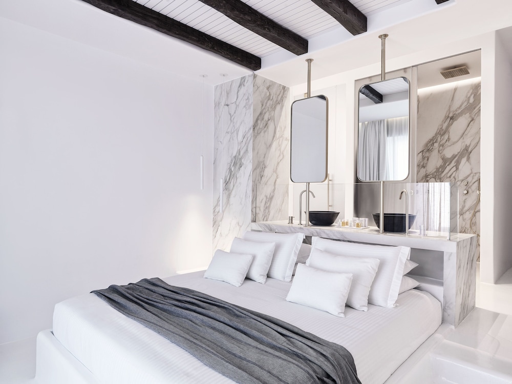 Mykonos Earth Suites 33/70