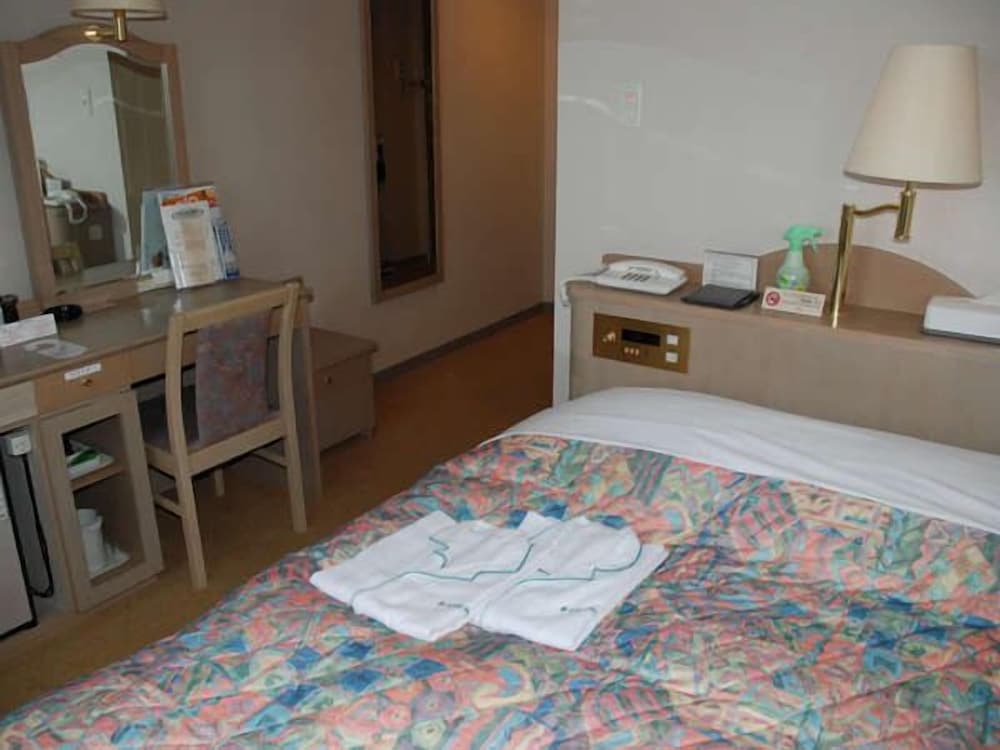 ECONOMY, DOUBLE BED, SMOKING