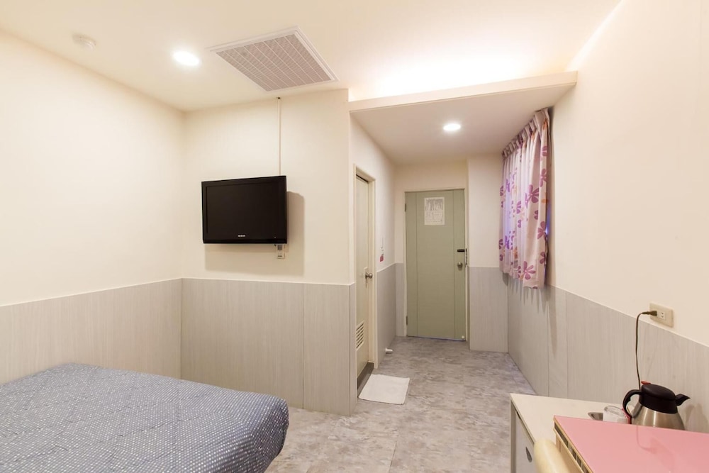 Ruei Gung Business Hotel 40/48