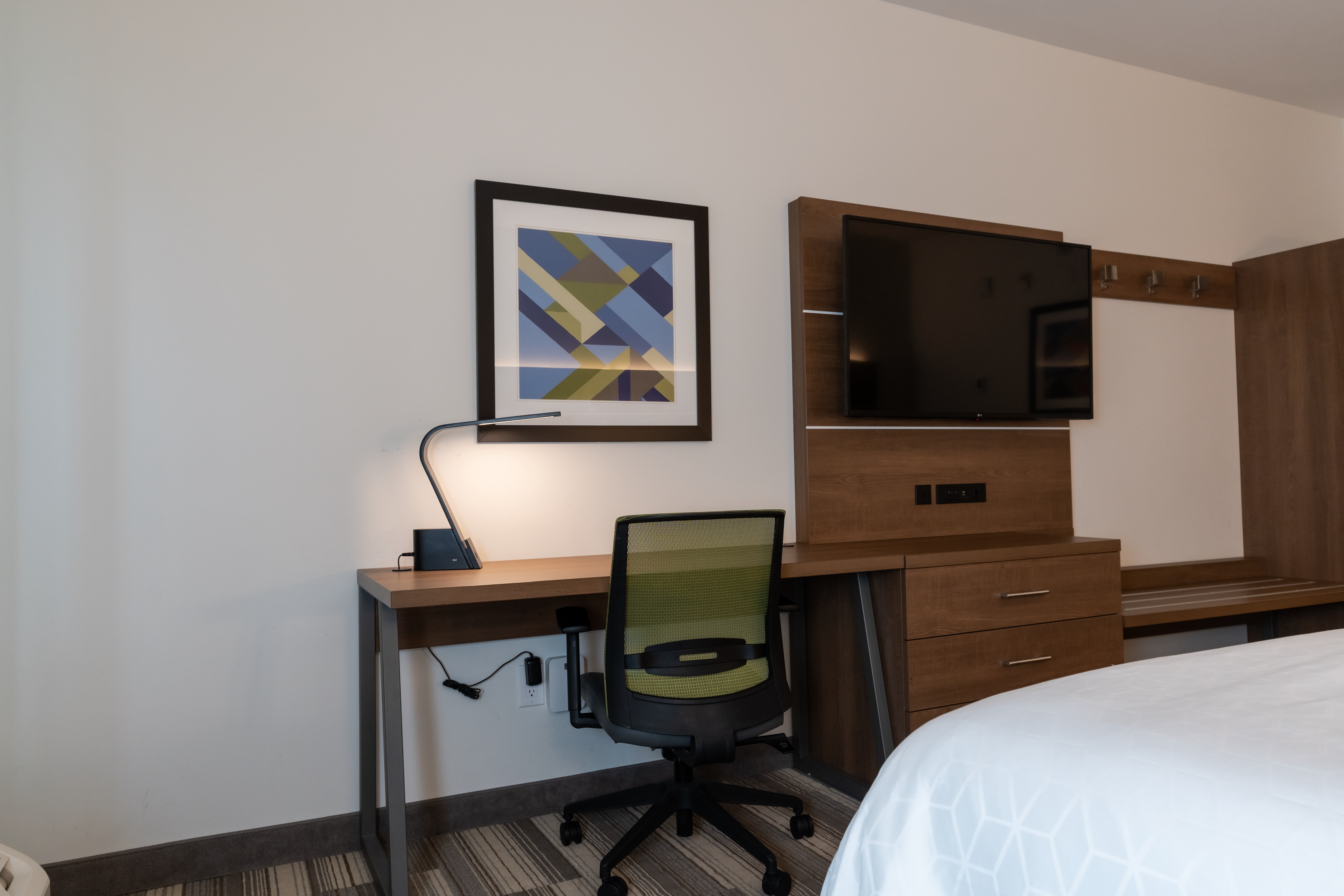 Holiday Inn Express And Suites Edmonton Sw Windermere 69/78