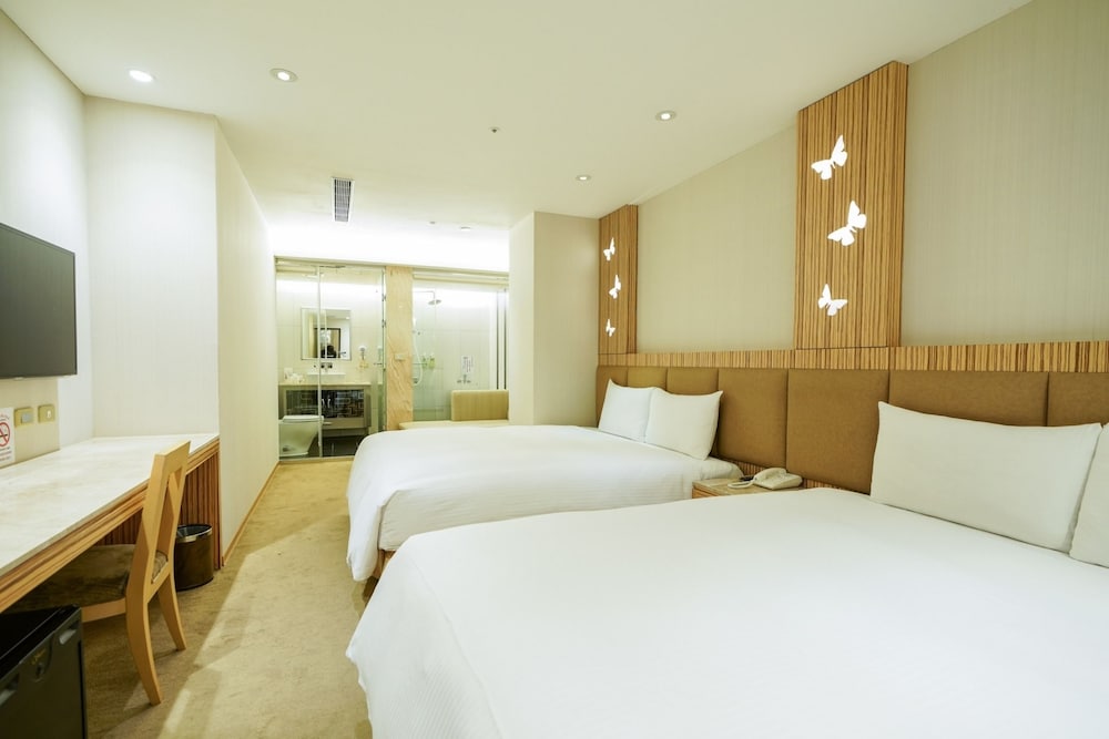 Eastern Sun Hotel 18/65