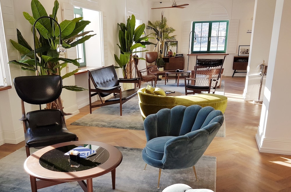Brown Beach House Design Hotel 61/75