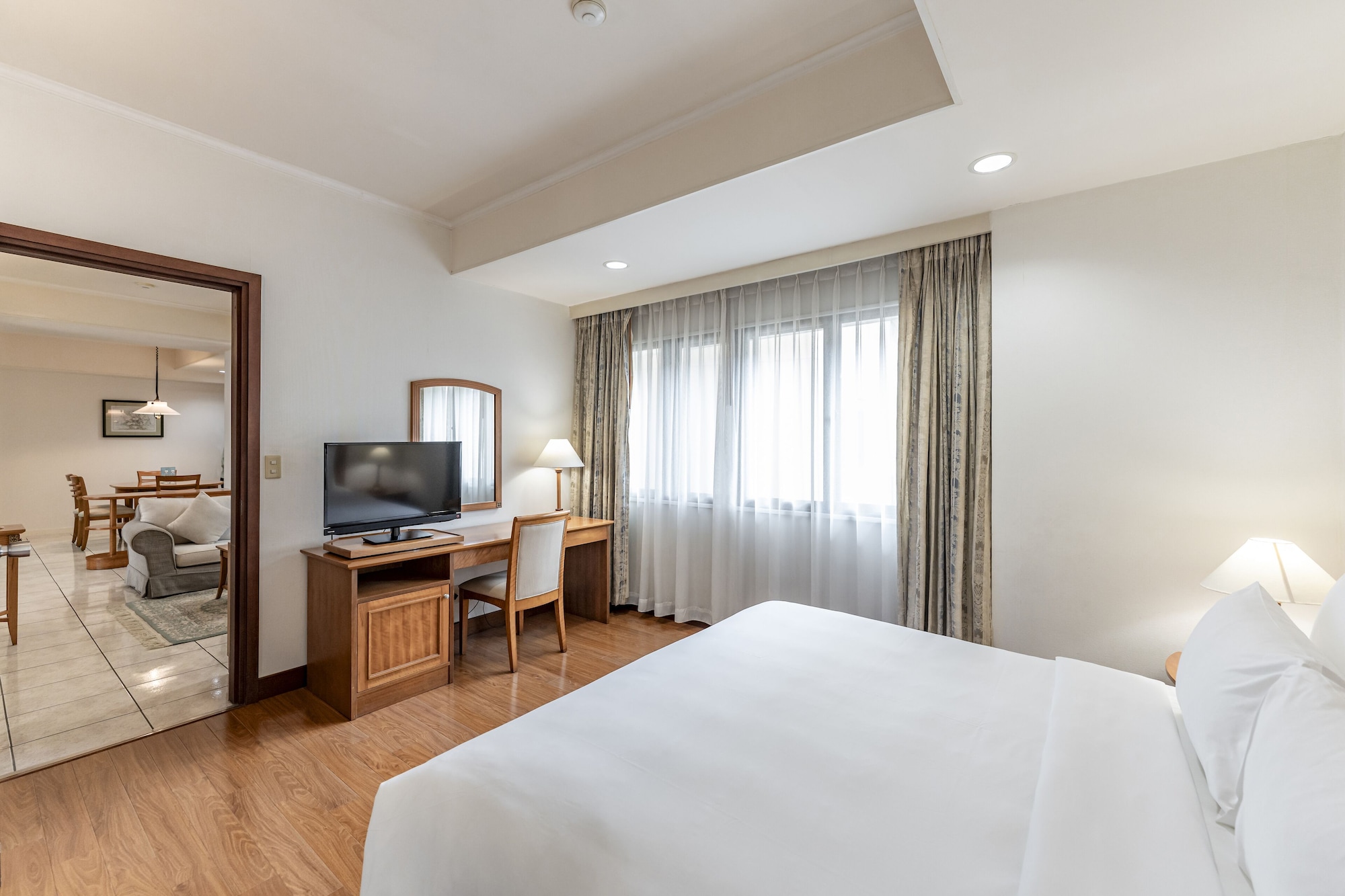 1 BEDROOM, SUPERIOR, SUITE, CITY VIEW, KITCHEN