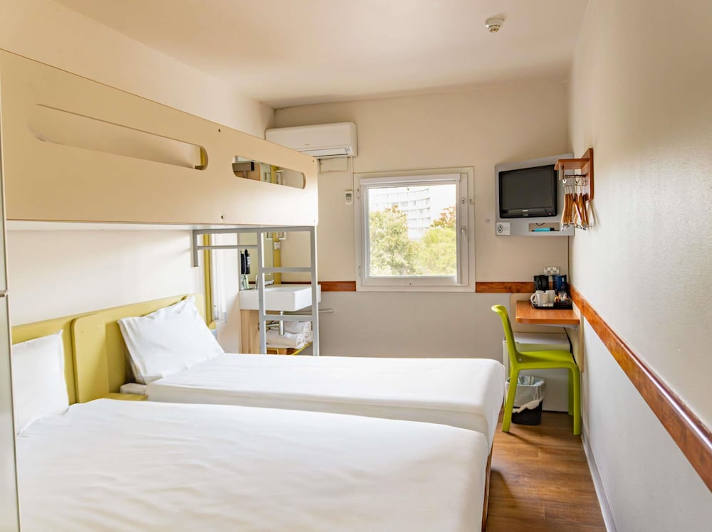ROOM, TWIN BEDS, BUNK BED