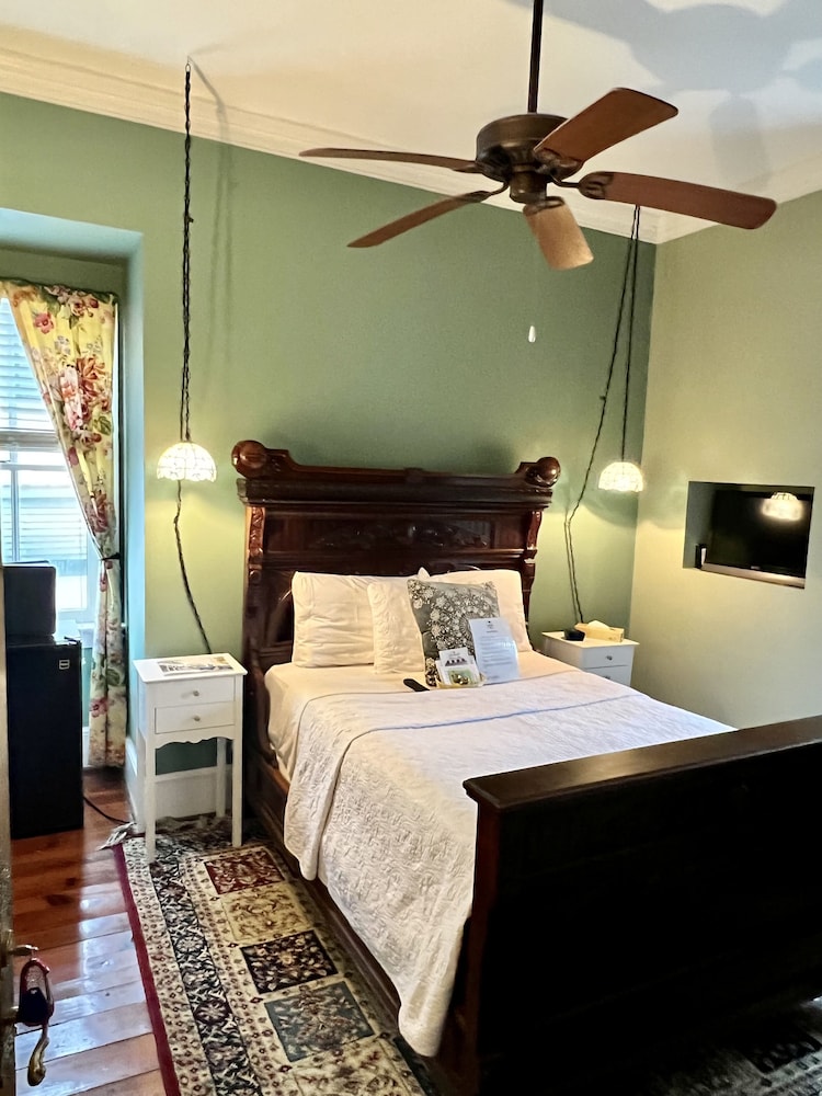 Barksdale House Inn 17/59