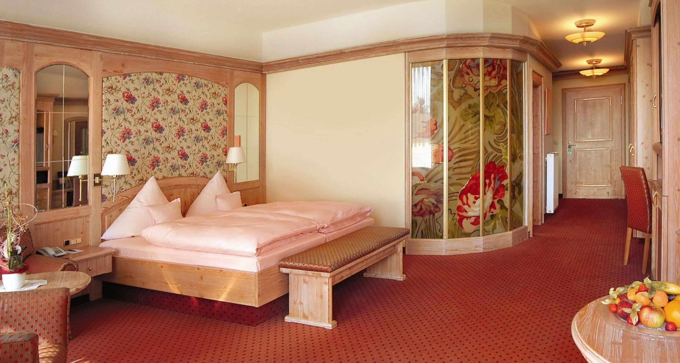 Suite, Murphy Bed, Sofa, Balcony, Bathtub