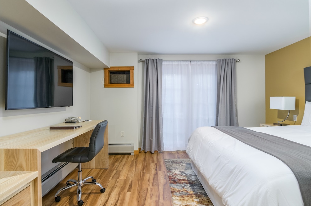 Grey Fox Inn Resort 25/66