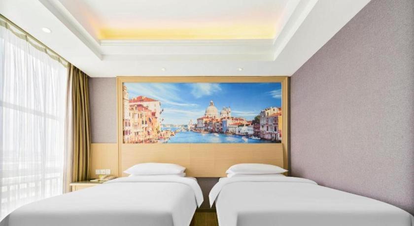 Vienna Hotel (Shenzhen Guanguang Road Foxconn) 39/58