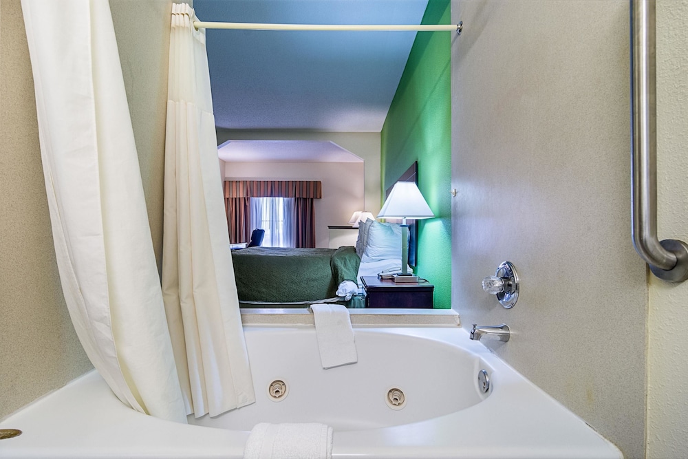 Quality Inn & Suites Harvey - Chicago Southland 17/34