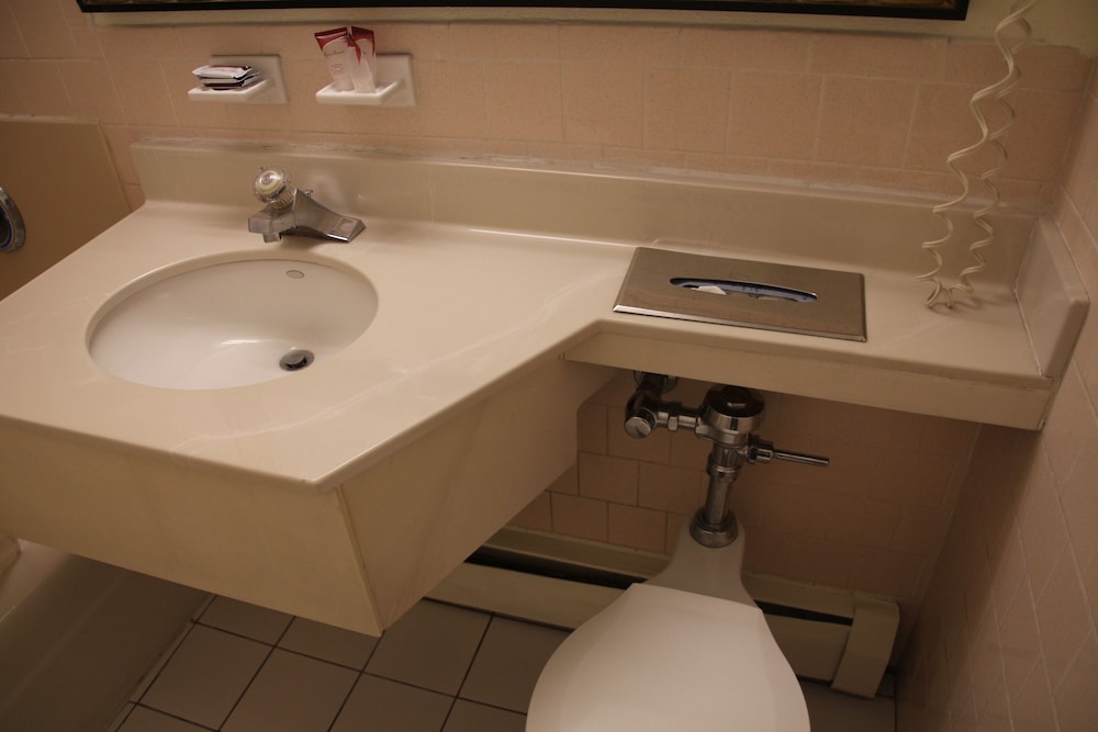 Bedford Plaza Hotel 45/50