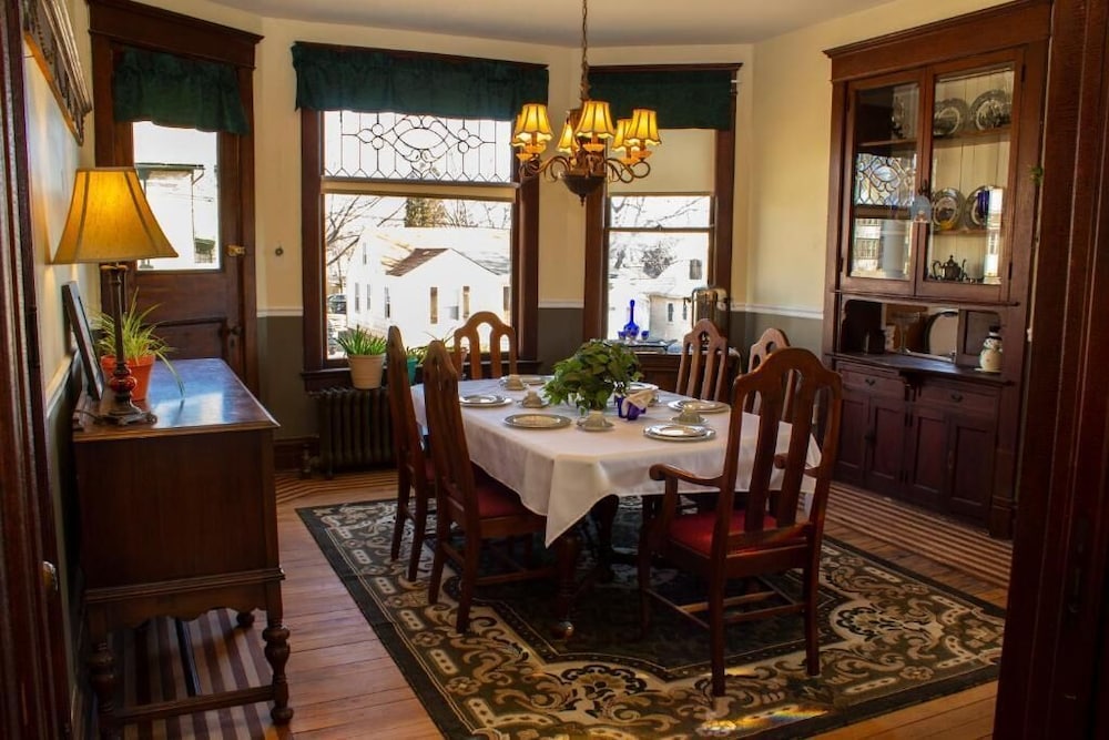 The Katherine Holle House 43/48