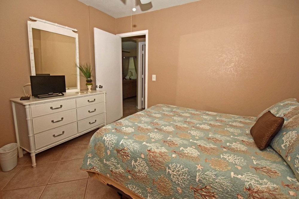 Paradise Cove at Lemon Bay 13/71
