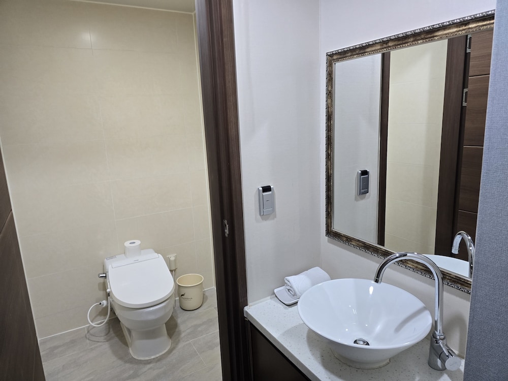 Narsha Hotel 50/53