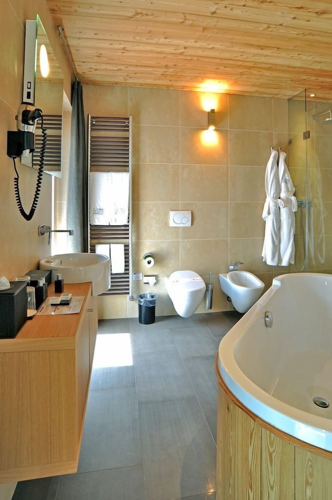 DV Chalet Boutique Hotel and Spa 3/18