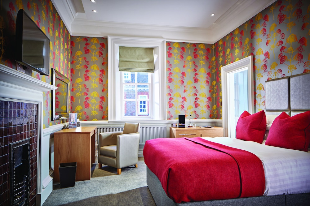 Comfy, King Bed، Barnett Hill 3/3