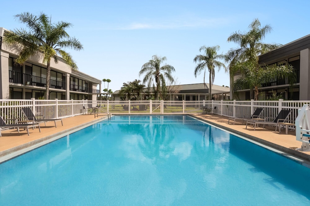 Ramada by Wyndham Cocoa 34/59