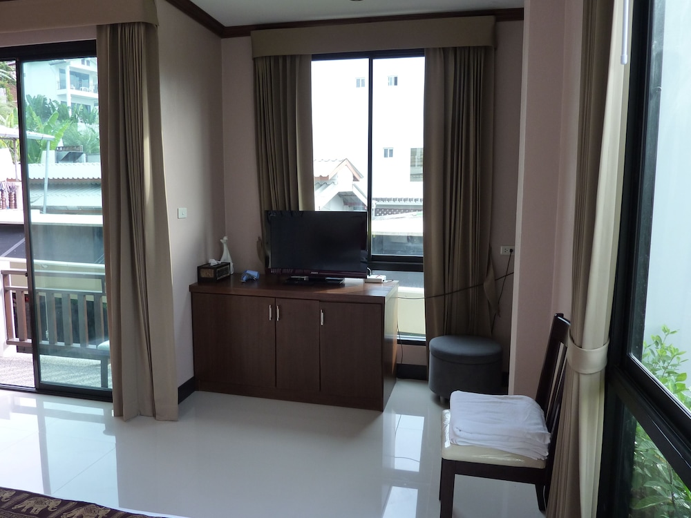 Kata Beachwalk Hotel And Bungalows 20/74