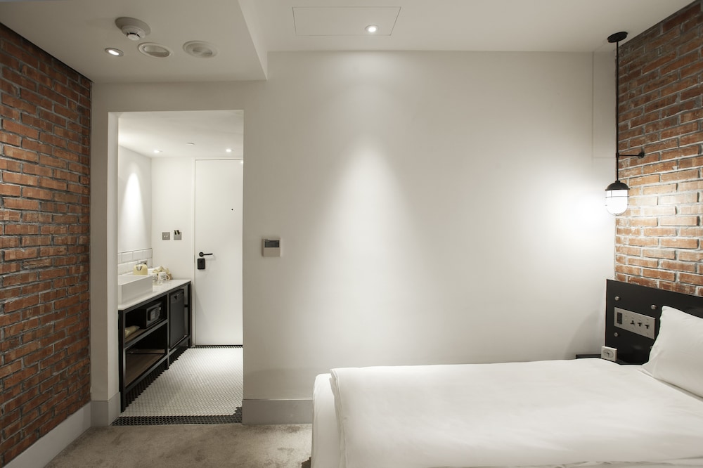Check Inn Hotel 17/70