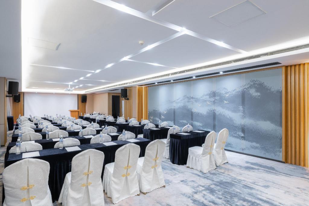Rezen Longuu Hotel (Zhaoqing Qixingyan scenic spot store) 30/48