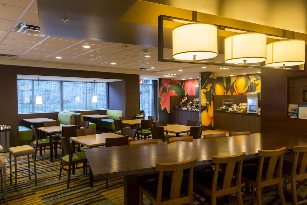 Fairfield Inn Suites Cambridge 35/42