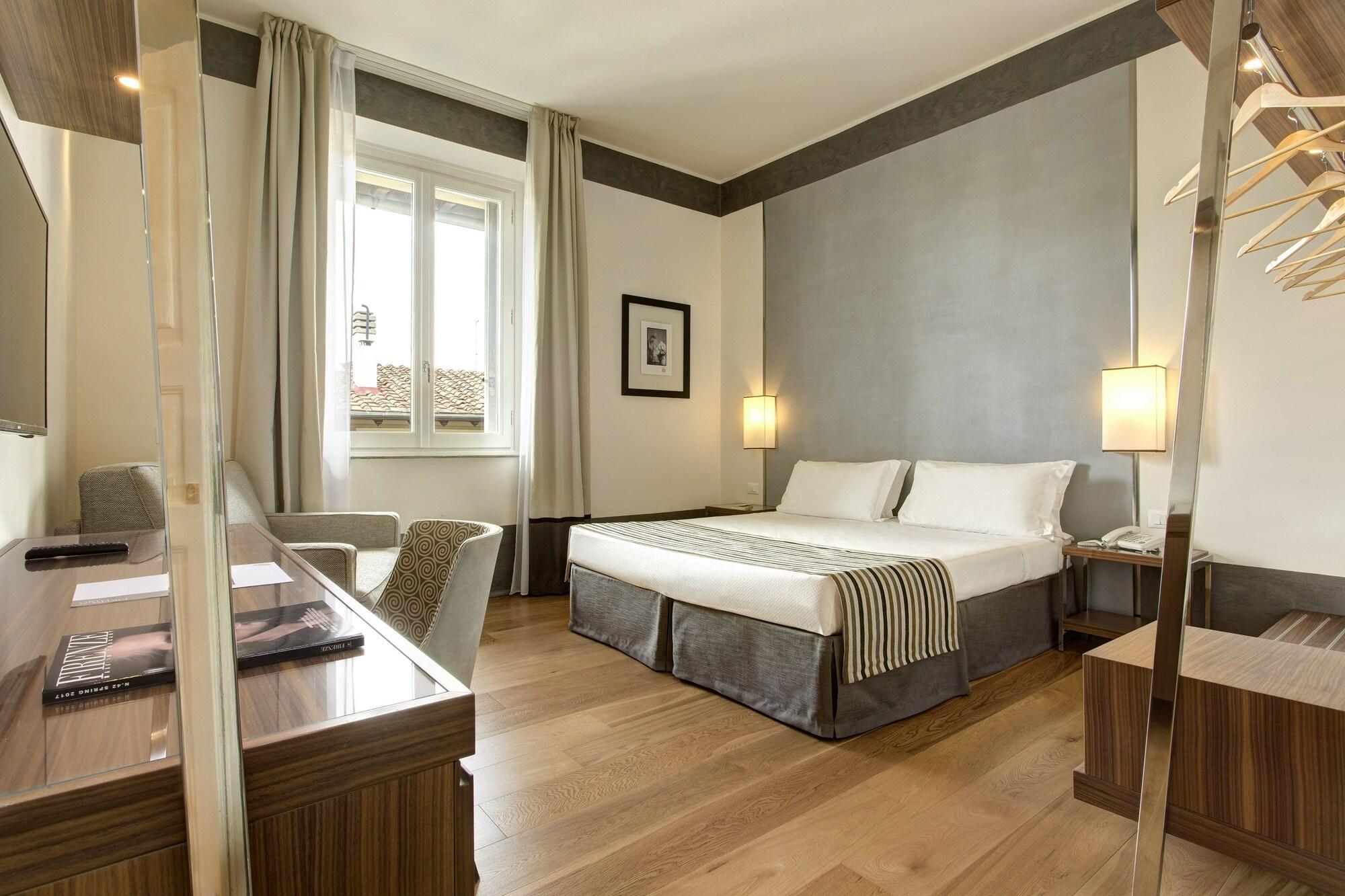 غرفة قياسية بسرير مزدوج أو سريرين منفصلين