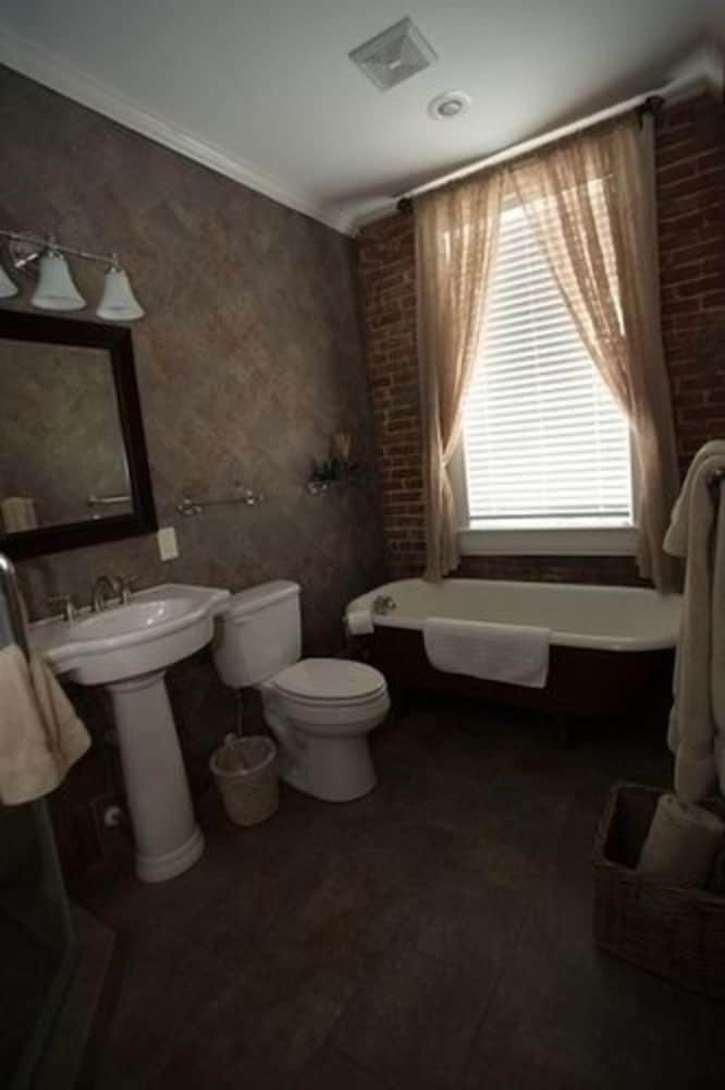 Hamilton House Inn 28/28