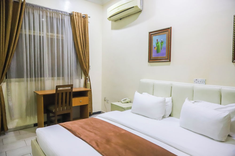 3j Apos S Hotel Ltd 12/64