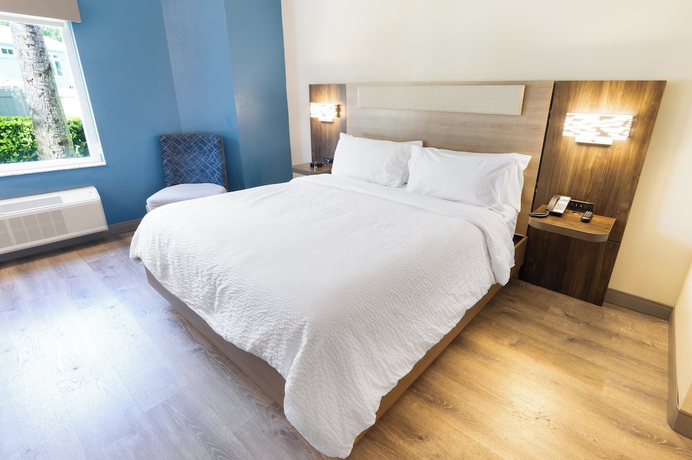 STANDARD, KING BED, ACCESSIBLE