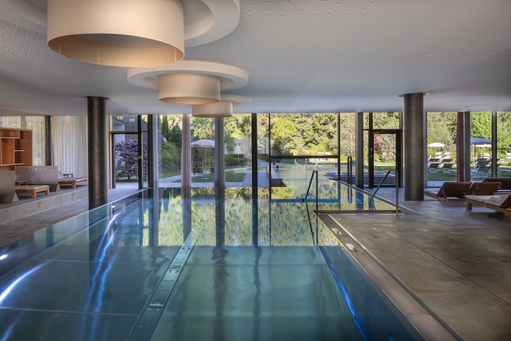 swimming pool spa