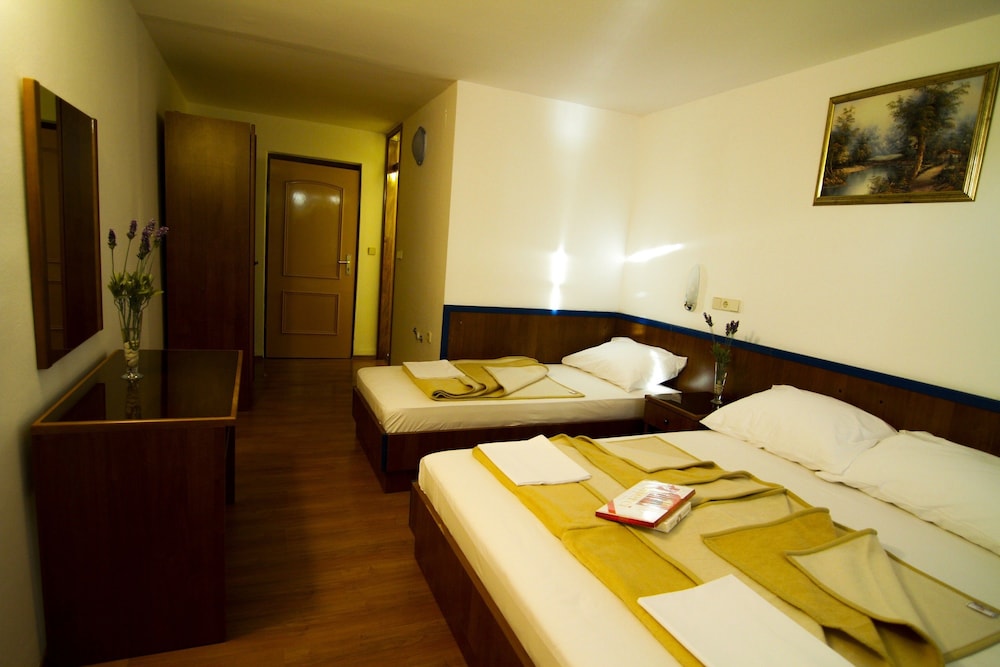 Beach Hotel Croatia 2/50