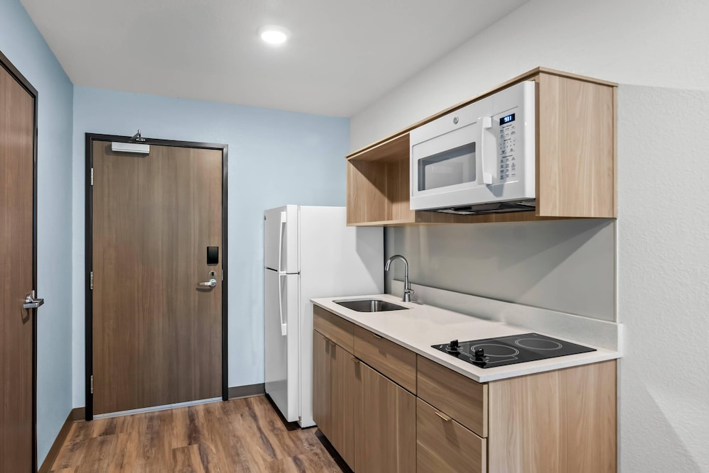 WoodSpring Suites Palm Springs - West Palm Beach, FL 39/44