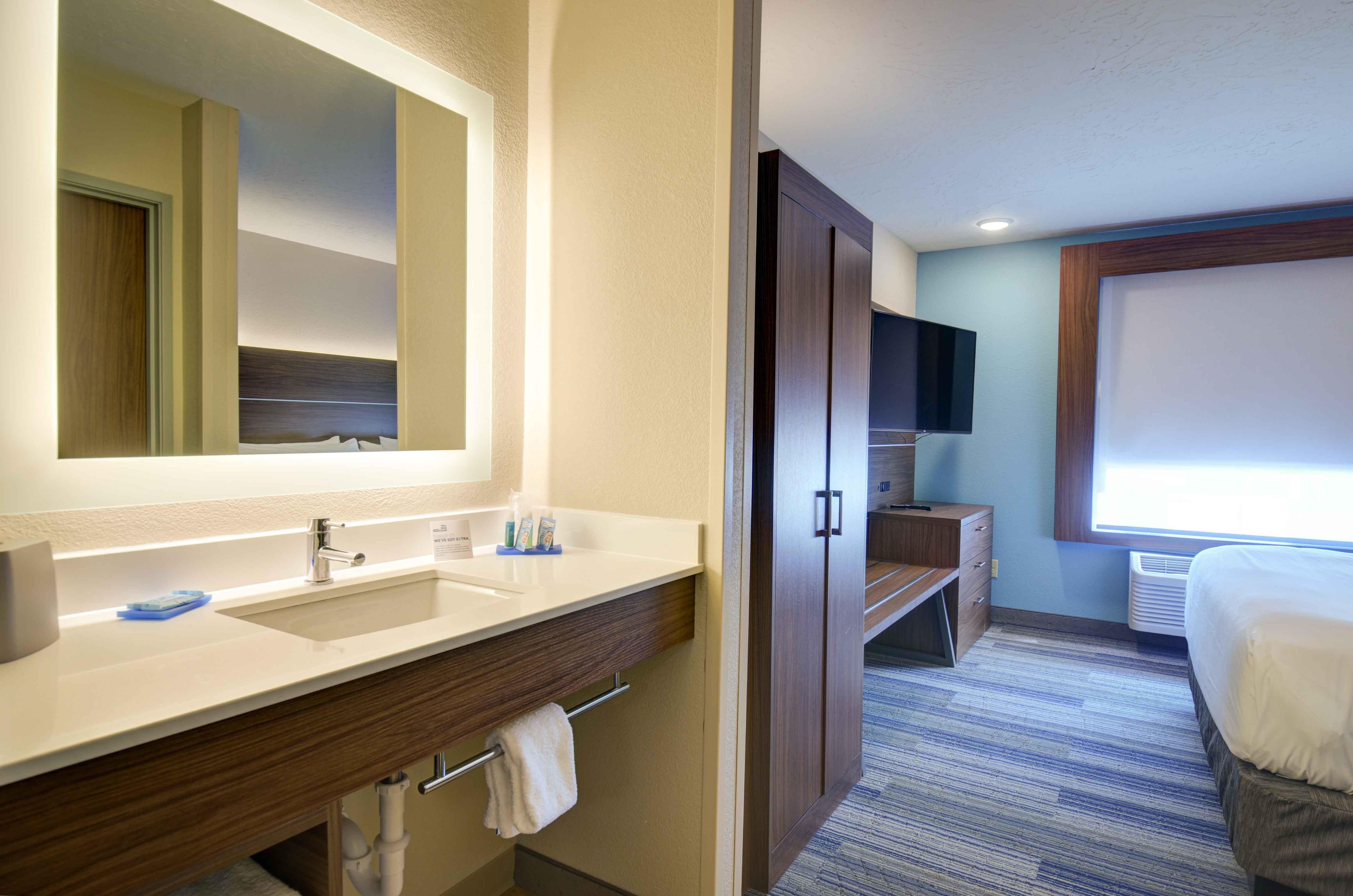 Suite, King Bed, Bunk Bed, Holiday Inn Express Hotel And Suites North Platte 3/3