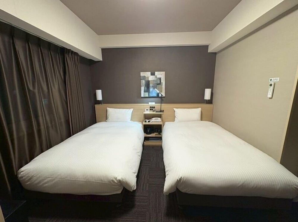 غرفة بسريرين منفصلين للمدخنين، Hotel Route Inn Higashi Hiroshima Saijo Ekimae 2/2