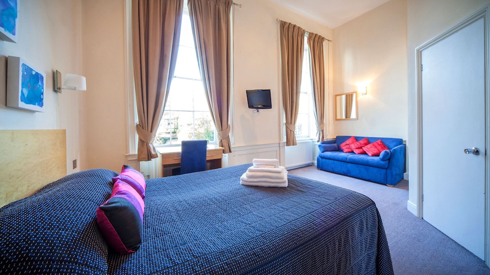 Rodney Hotel 8/48
