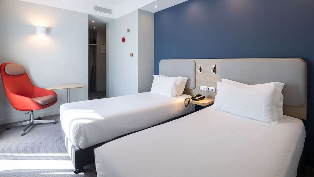 غرفة قياسية بسريرين منفصلين بشرفة، Holiday Inn Express Porto City Centre 2/4