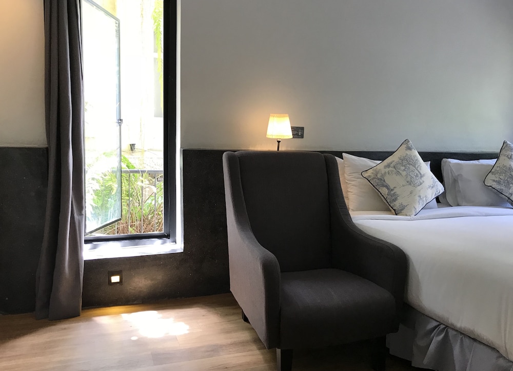 Hotel Noir 40/51