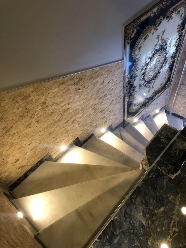 Hotel Emir 31/50