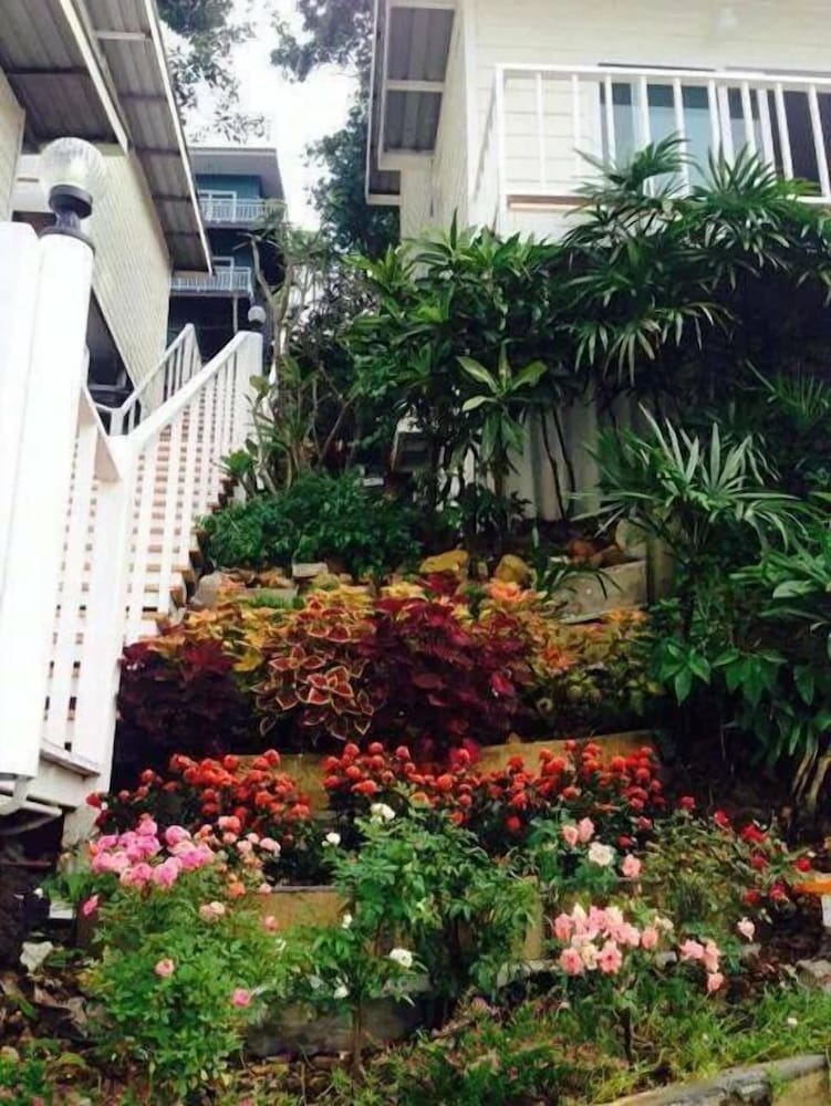 HOTEL UPHILL COTTAGE 24/30