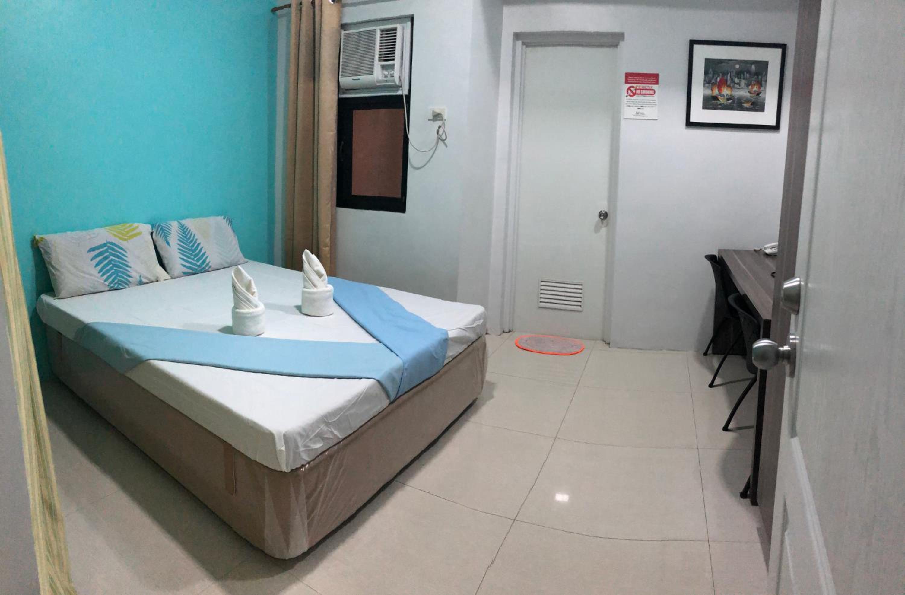 STANDARD, QUEEN BED