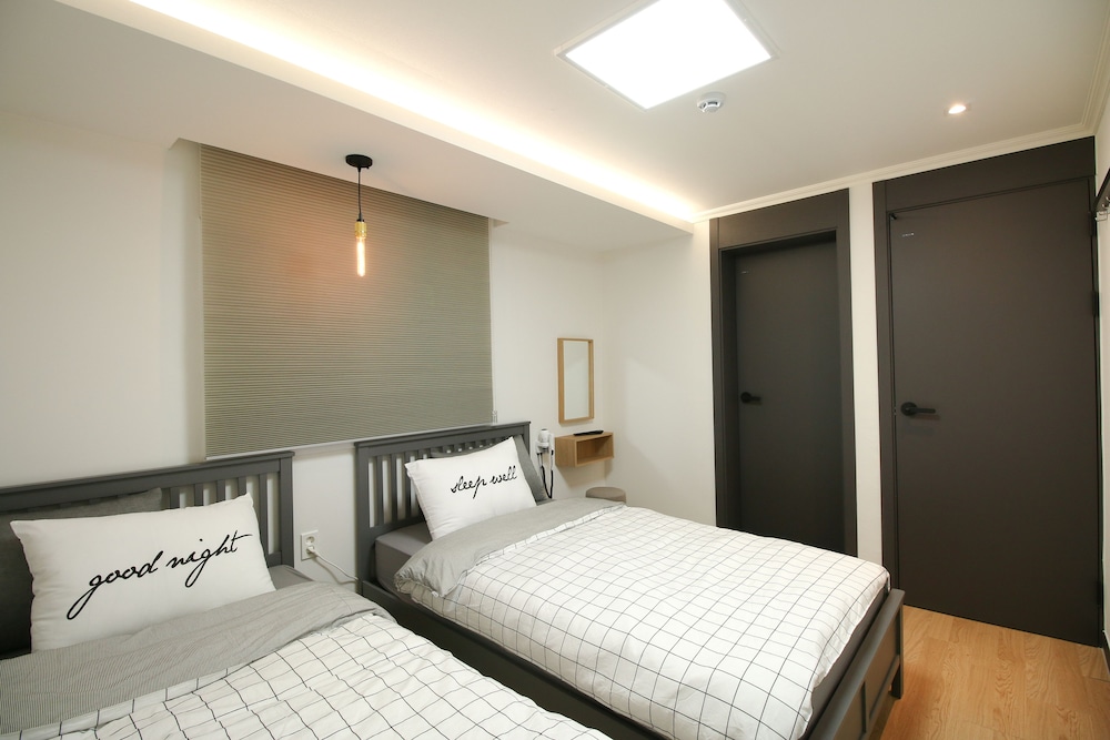 Heima Guesthouse Hongdae 10/26