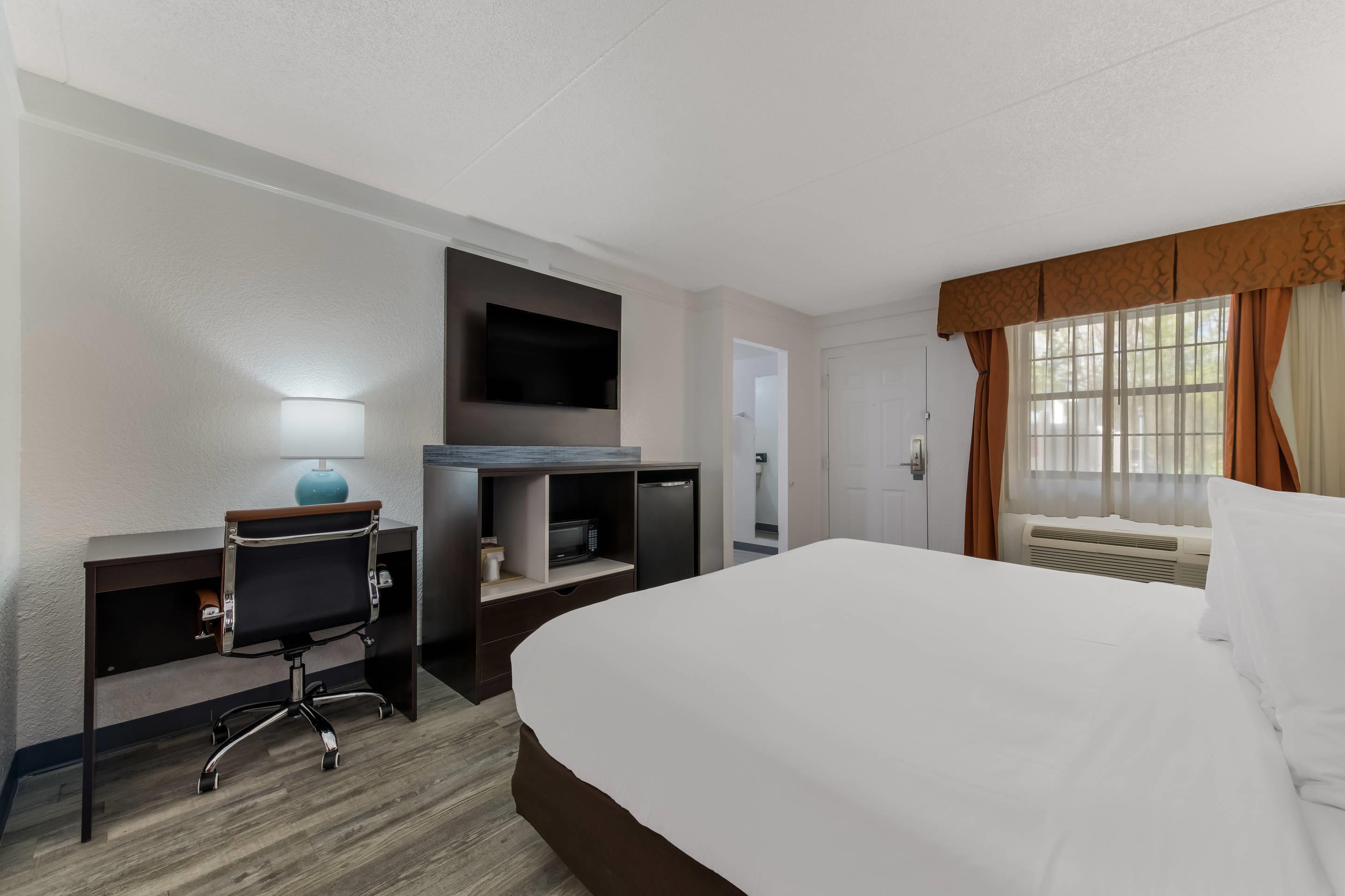 ROOM, KING BED