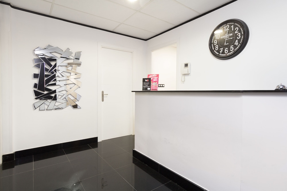 Hostal Gran Via 63 Rooms 4/28
