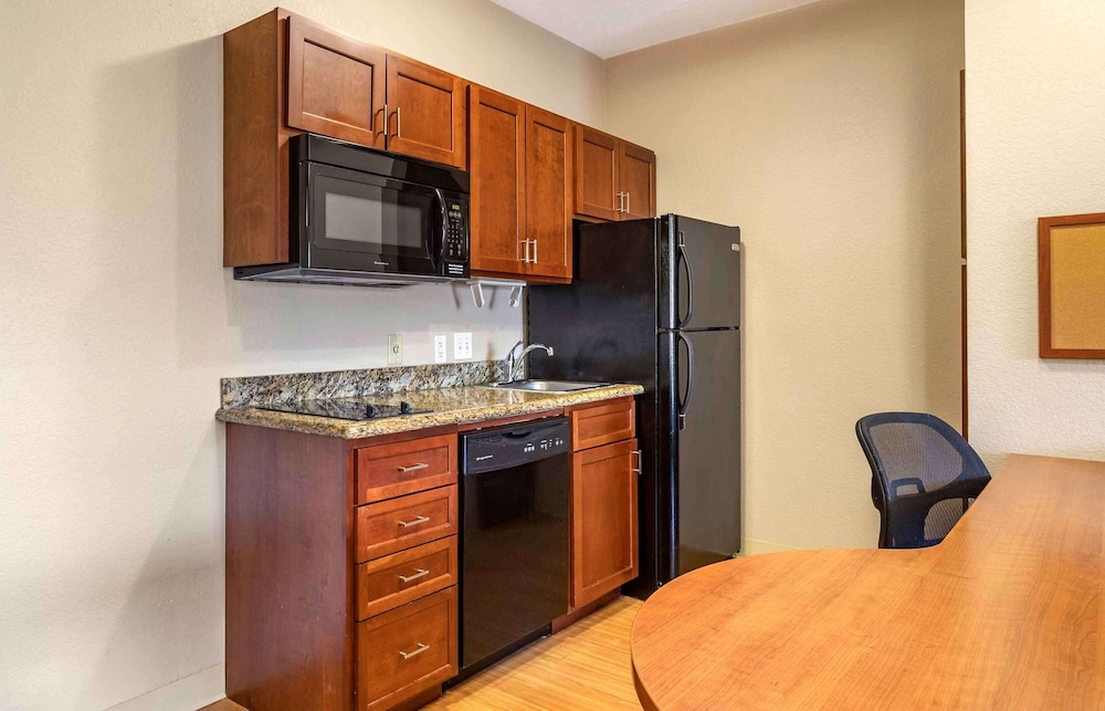 Candlewood Suites Houston Kingwood 53/59