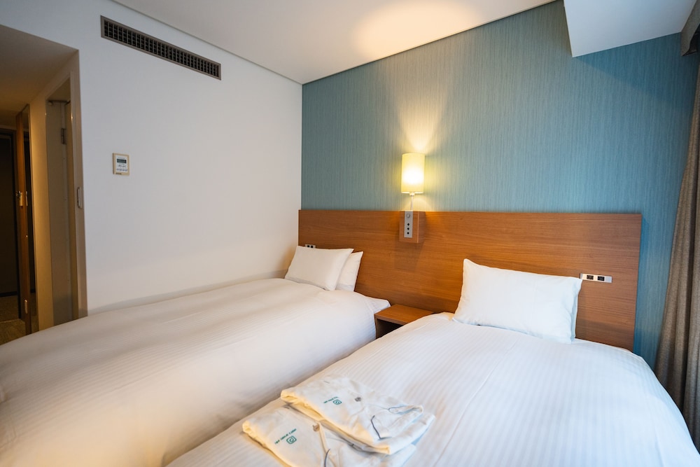 COMPACT, TWIN BEDS