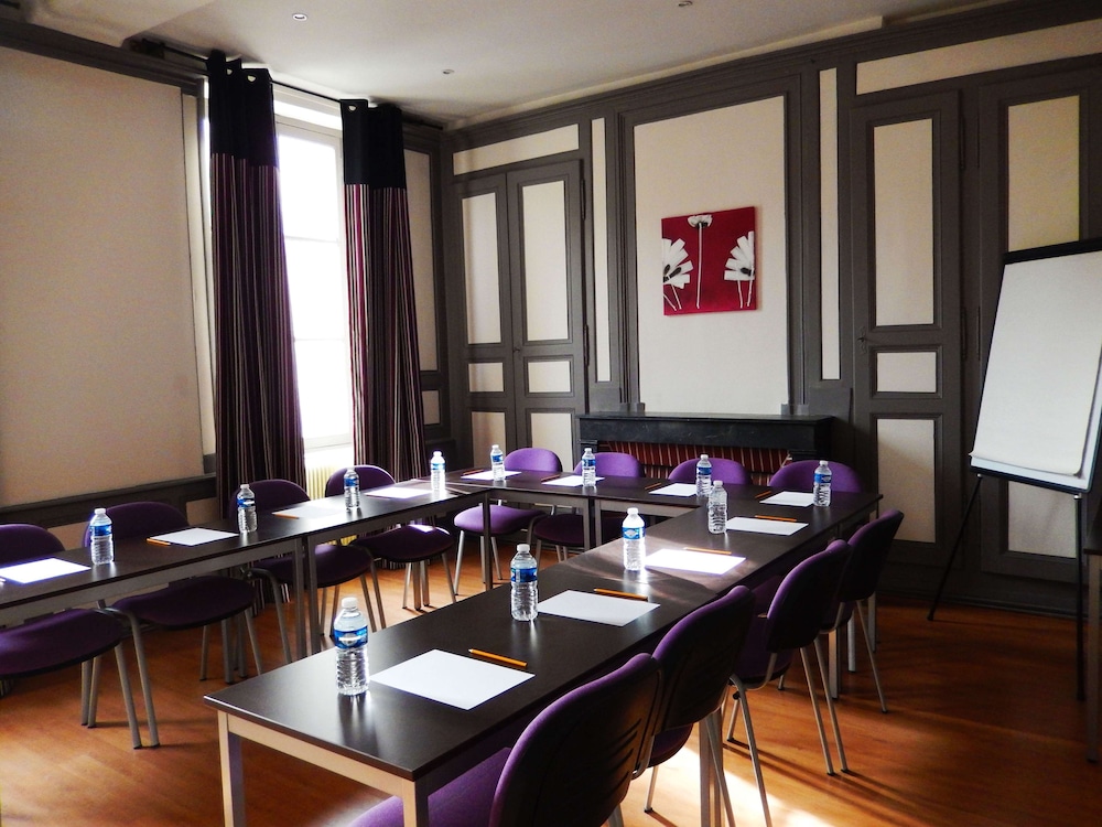 KYRIAD CHALON SUR SAONE CENTRE 56/63
