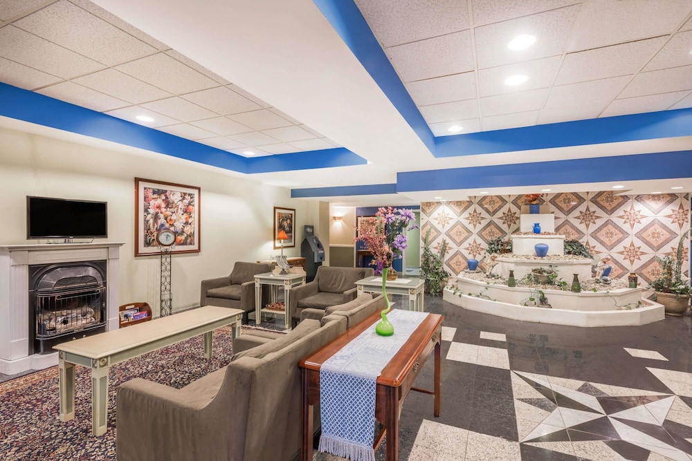 Days Inn Niantic Near Casinos 21/28