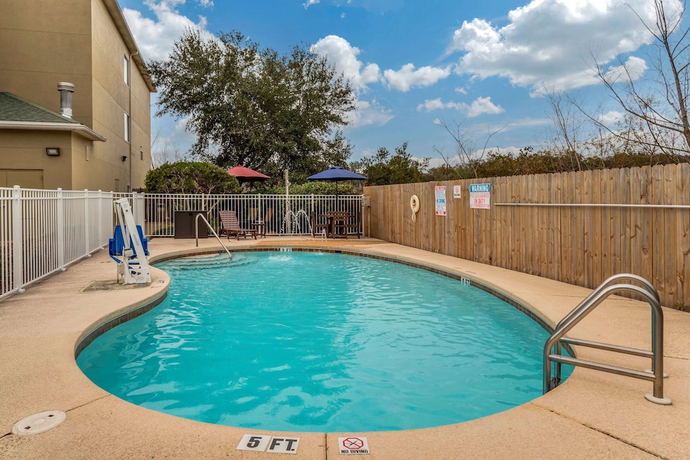 Comfort Suites Niceville Near Elgin Air Force Base 1/61