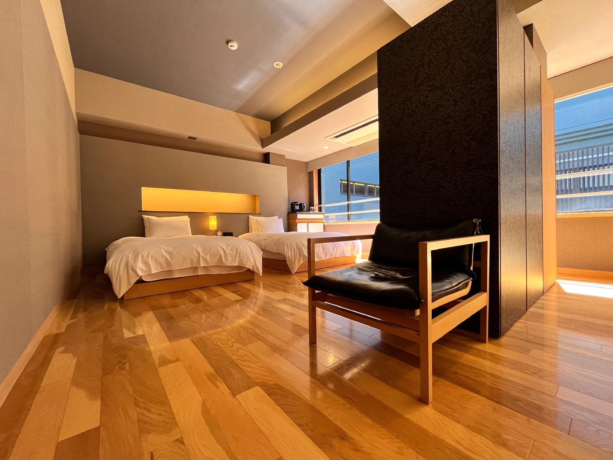 Garden, Twin Beds